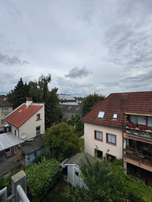 ** Charmante 3-Zimmer-Dachgeschosswohnung mit Spitzboden und Weitblick **