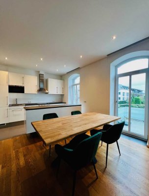 Exklusive 2 Zimmer-Wohnung möbliert mit Süd-Balkon im Bismarckviertel