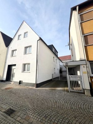 Innenstadt ! Sanierte 3 Zimmer Wohnung