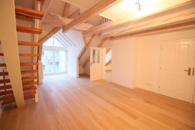 Traumhafte 3,5-Zimmer- Wohnung in denkmalgeschütztem Altstadthaus mit EBK und Galerie