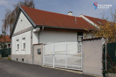 Schnäppchen! Altes Haus, 5 Zi, teilweise renoviert, Fenster &amp; Türen erneuert, Dach neu eingedeckt, Carport