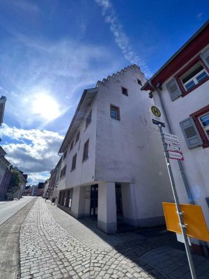 Zentral gelegene helle 2-Zimmer-Wohnung mit sonnigem Balkon