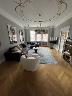 Möbliertes hochwertiges Haus im Haus, in sanierter Altbau-Villa, in beeindruckender Halbhöhenlage