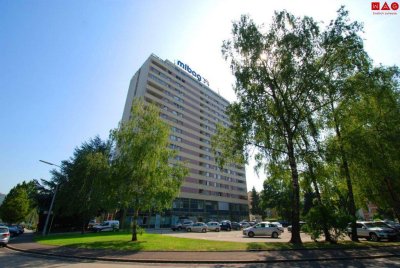 Zentral gelegene 2-Raum-Wohnung mit XL-Loggia und einmaliger Aussicht!