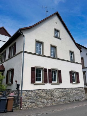 Traumhaftes Einfamilienhaus mit großem Grundstück, Scheune, Brunnen in Jeckenbach – provisionsfrei!