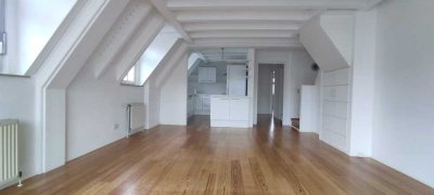 Erstbezug nach Sanierung mit Balkon und Einbauküche: Schöne 5-Zimmer-Maisonette-Wohnung