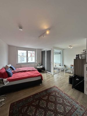 Moderne und helle 1-Zimmer-Wohnung mit Balkon und Einbauküche in Bayreuth