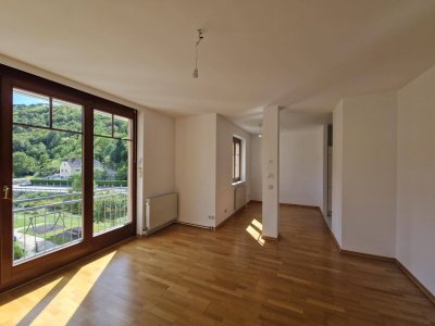 CHARMANTE BALKONWOHNUNG MIT ANLEGEREIGNUNG IN TOPLAGE MIT HERRLICHEM AUSBLICK