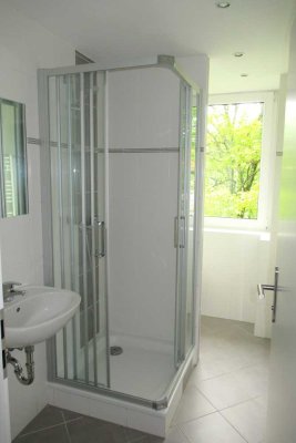 * * *Wunderschöne Wohnung mit DUSCHKABINE in beliebter Wohnanlage* * *