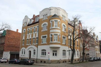 Denkmal-Mehrfamilienhaus mit Garagen zu verkaufen