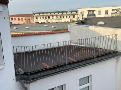 Schöne 3-Zimmer Wohnung m. Dachterrasse mit Dusche & Wanne + Küche