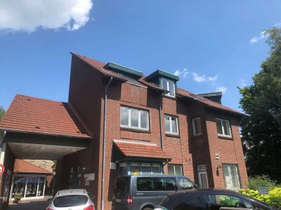 Schleswig - Wohnen am Park: Attraktive und helle 4-Zimmer-Stadtwohnung mit zwei Loggien