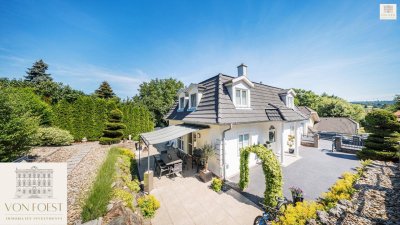 Wunderschöne Landhausstil-Villa eingebettet in einem idyllischen Gartenparadies mit Schwimmteich