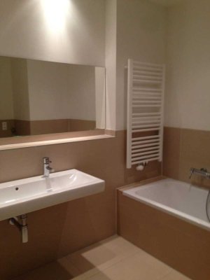 schicke Wohnung im Süden   4 Zimmer,Bad, Gäste WC, Balkon/Logia