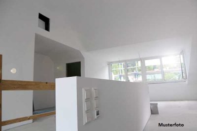 3-Zimmer-Wohnung über 2 Etagen, nebst Stellplatz