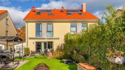 Energieeffiziente und moderne Doppelhaushälfte in hochwertigem Zustand mit Garten und Terrasse