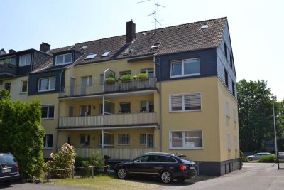 Erstbezug! Kernsanierte 3 Zi-DG-Whg. mit Wannenbad, Benrather Str. in Hilden