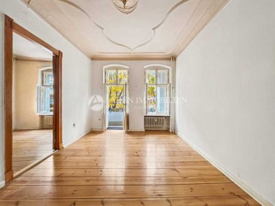4-Zimmer-Altbau mit Stuck, hohen Decken & Dielenboden – sanierungsbedürftig!