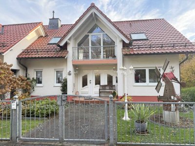 Familienhaus mit Einliegerwohnung und Garten in idyllischer Lage