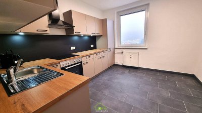 NEU AM MARKT - ERSTBEZUG NACH SANIERUNG: 2-Zimmer-Wohnung mit Loggia in Zentrumsnähe - traumhafter Ausblick