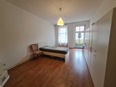 Bezugsfreie helle Wohnung neben U-Bahn "Siemensstadt"