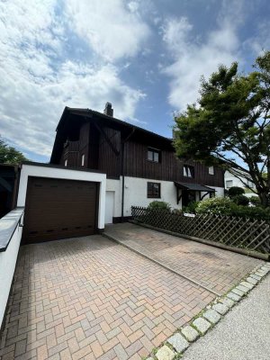 Teilrenovierte 2-Zimmer-Maisonettewohnung (OG/DG) mit Balkon + EBK