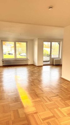 Großzügige und lichtdurchflutete 3-Zimmer-Wohnung Königstraße mit 2 Balkonen und Einbauküche