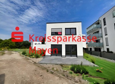 Massiv erbautes Einfamilienhaus in Ortsrandlage.