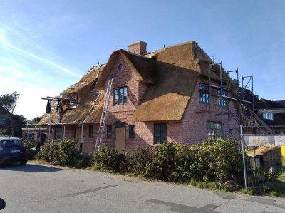 Wenningstedt: Neubau Doppelhaushälfte unter Reet!