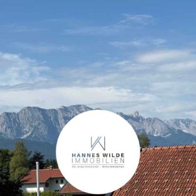 Dachgeschoss Appartement mit großem Balkon und Bergblick, tolle Schreinereinbauten