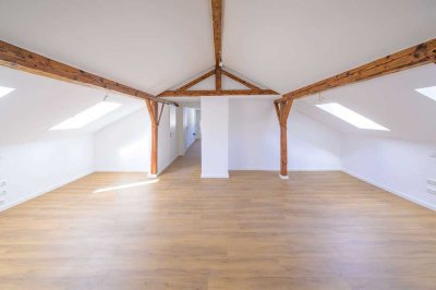 Urbane 3,5-Zimmer-DG-Wohnung mit guter Innenausstattung (Erstbezug nach Renovierung)