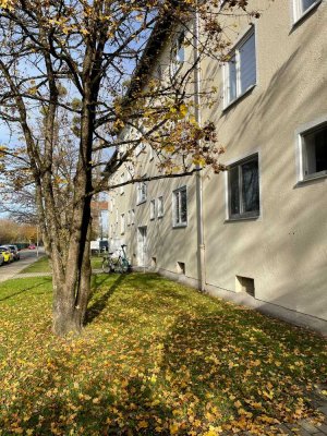 Vorteilhaft geschnittene 1 Zimmer Wohnung  Am Hart