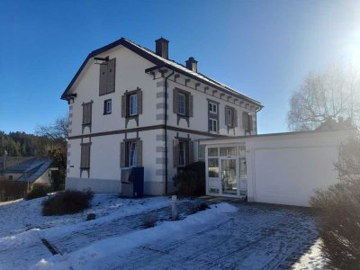 Großzügige 6,5-Zimmer Wohnung mit Balkon in Friedenweiler