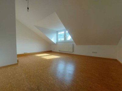 Gepflegte sehr helle 2 Zi-Dachgeschosswohnung