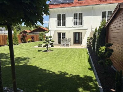 Exklusive!  Plus-Energie Doppelhaushälfte - Baujahr 2022 mit 500m² Grundstück