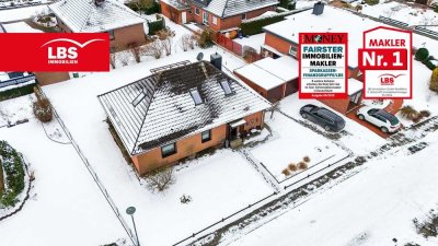 Modernisierter Familien-Bungalow mit zwei Garagen & großem Grundstück