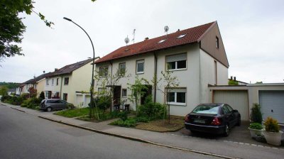 Zu Vermieten!
1,5 Zimmer Dachgeschosswohnung in einer Doppelhaushälfte in Neusäß/Steppach