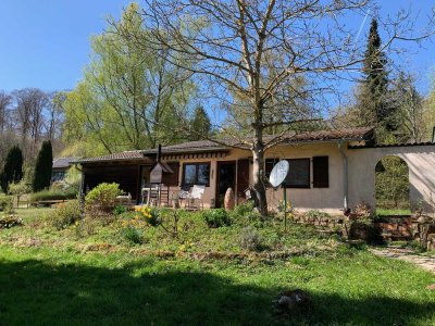 Wochenendhaus am Donnersberg – Ruhige Lage direkt am Waldrand, 1.500 m² Grundstück
