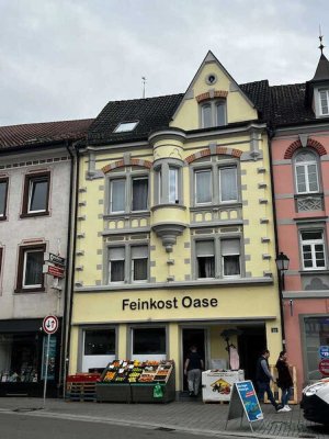 Stadthaus in zentraler Lage mit vier Wohnungen und einem Ladengeschäft mit sehr guter Rendite!
