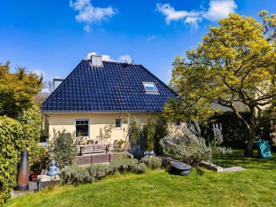 Modernes, freisth. EFH mit 3 Bädern, Sonnengarten, EBK, Kaminofen, Klima, Wärmepumpe in ruhiger Lage
