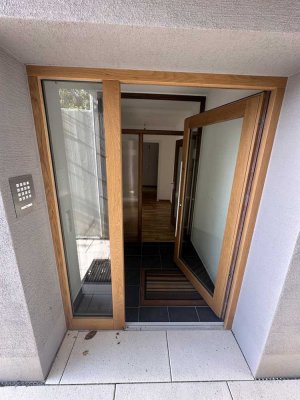 Elegante 2-Zimmer-Einliegerwohnung in Merzhausen mit Balkon und Terrasse.