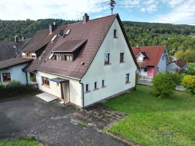 Charmante Doppelhaushälfte auf großzügigem Grundstück