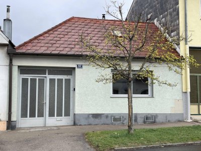 GEPFLEGTES EINFAMILIEN-HAUS MIT GROSSER GARAGE/HALLE!