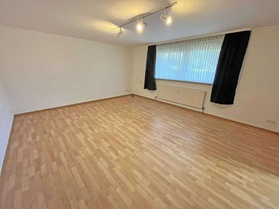 SINGLE- WOHNUNG! GEPFLEGTE 1-ZIMMER-WOHNUNG,sep. Küche mit EBK,Dusch-WC,ca.32qm Wfl.,PKW-Stellpl.;