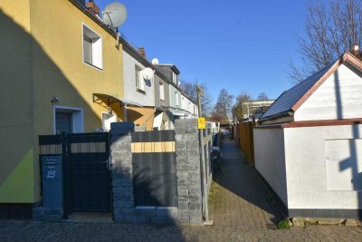 KUNZE: Sanierungsbedürftiges Reihenhaus mit guter Anbindung in Sarstedt