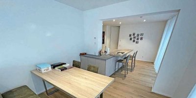 Freundliche und gepflegte 1,5-Raum-Wohnung mit Balkon und Einbauküche in Trostberg