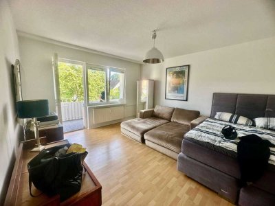 FRISCH RENOVIERT: IDYLLISCH AM GUTSHOF-/SCHLOSSPARK BRITZ: SONNENBALKON - EINBAUKÜCHE - STELLPLÄTZE