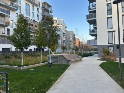 Neuwertige Balkonwohnung inkl. DAN-Küche mit Grünblick &amp; hohem Freizeitkomfort