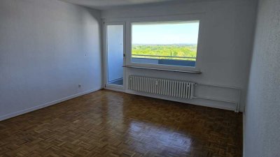 Erstbezug nach Sanierung mit Balkon:  2,5-Raum-Wohnung mit geh. Innenausstattung