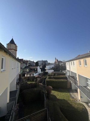Helle 3 1/2 Zimmer-Wohnung mit 2 Balkonen & TG-Stellplatz im Herzen von Straubing